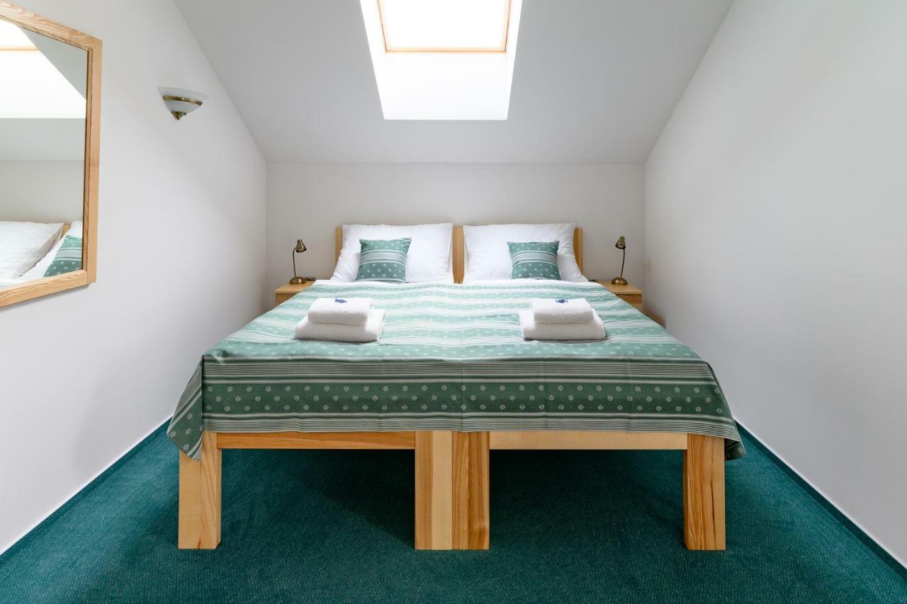 Vencluv Statek Hotell Javornice Rom bilde